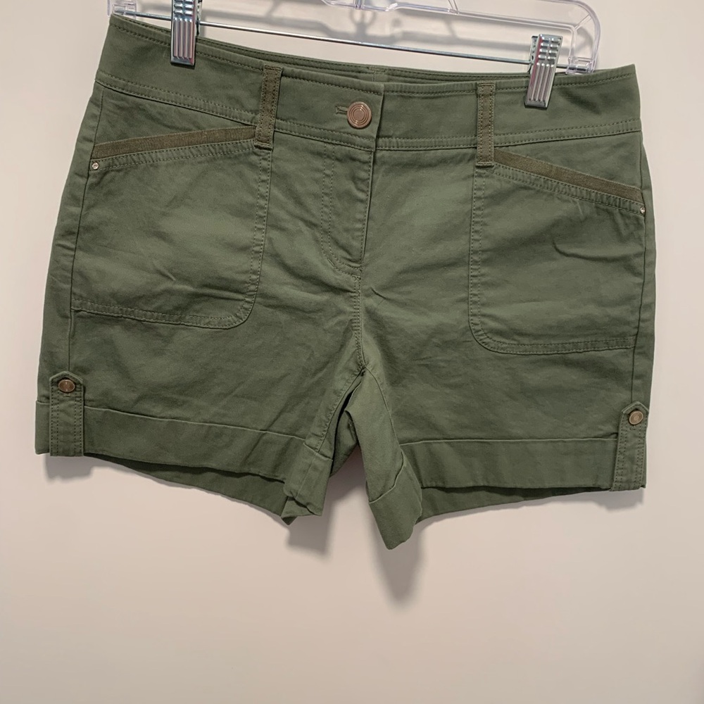 White House Black Market | Misses Shorts Size 2 | Army Green